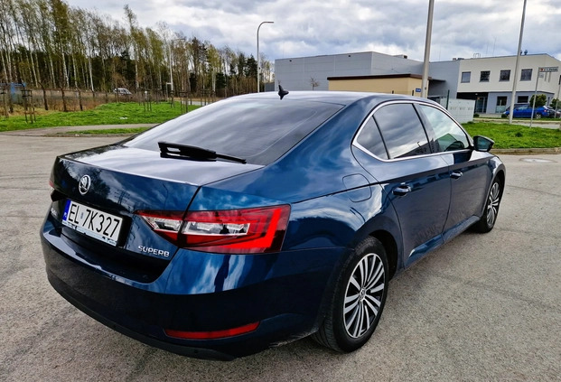 Skoda Superb cena 79900 przebieg: 106000, rok produkcji 2018 z Kielce małe 79